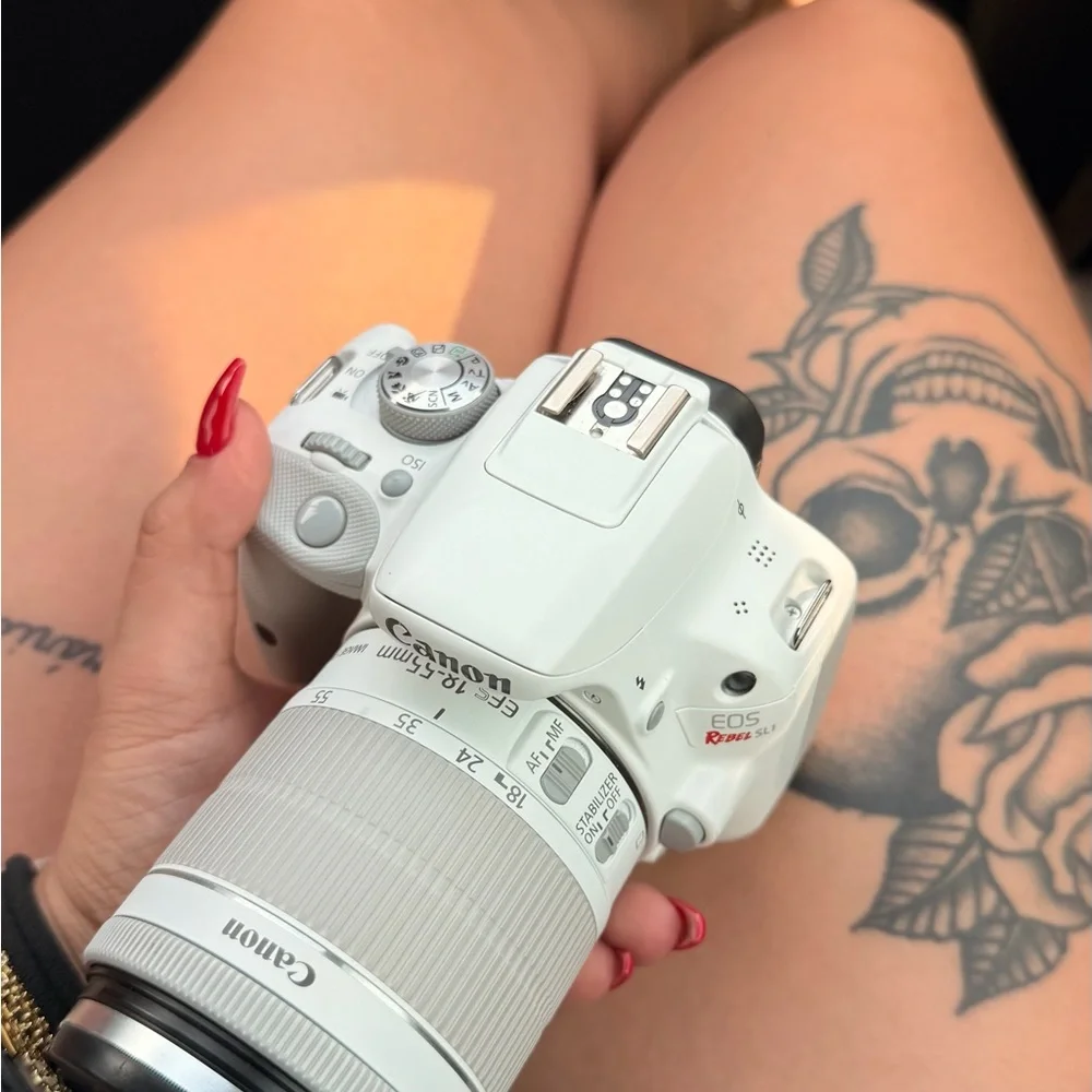 Canon White SL1  Camera with 55-250mm Lens